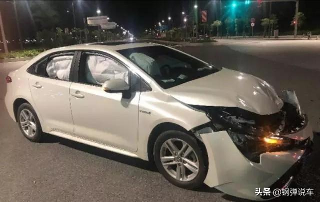 全新换代雷凌首次严重碰撞,看到结果后 从现场图片可以看到,这