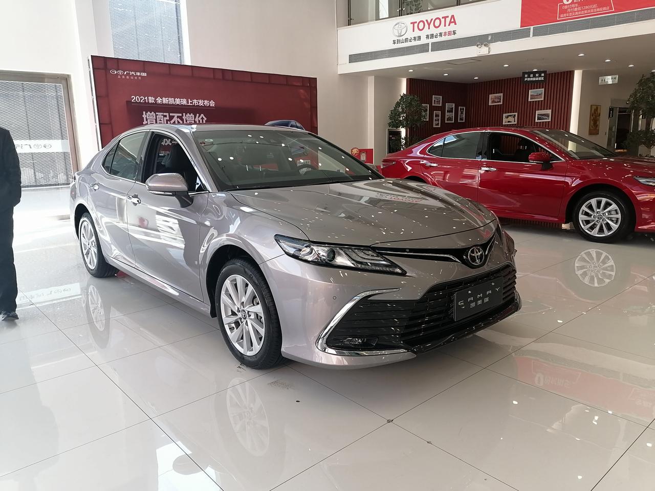 新款凯美瑞钛灰银到底有多少人喜欢