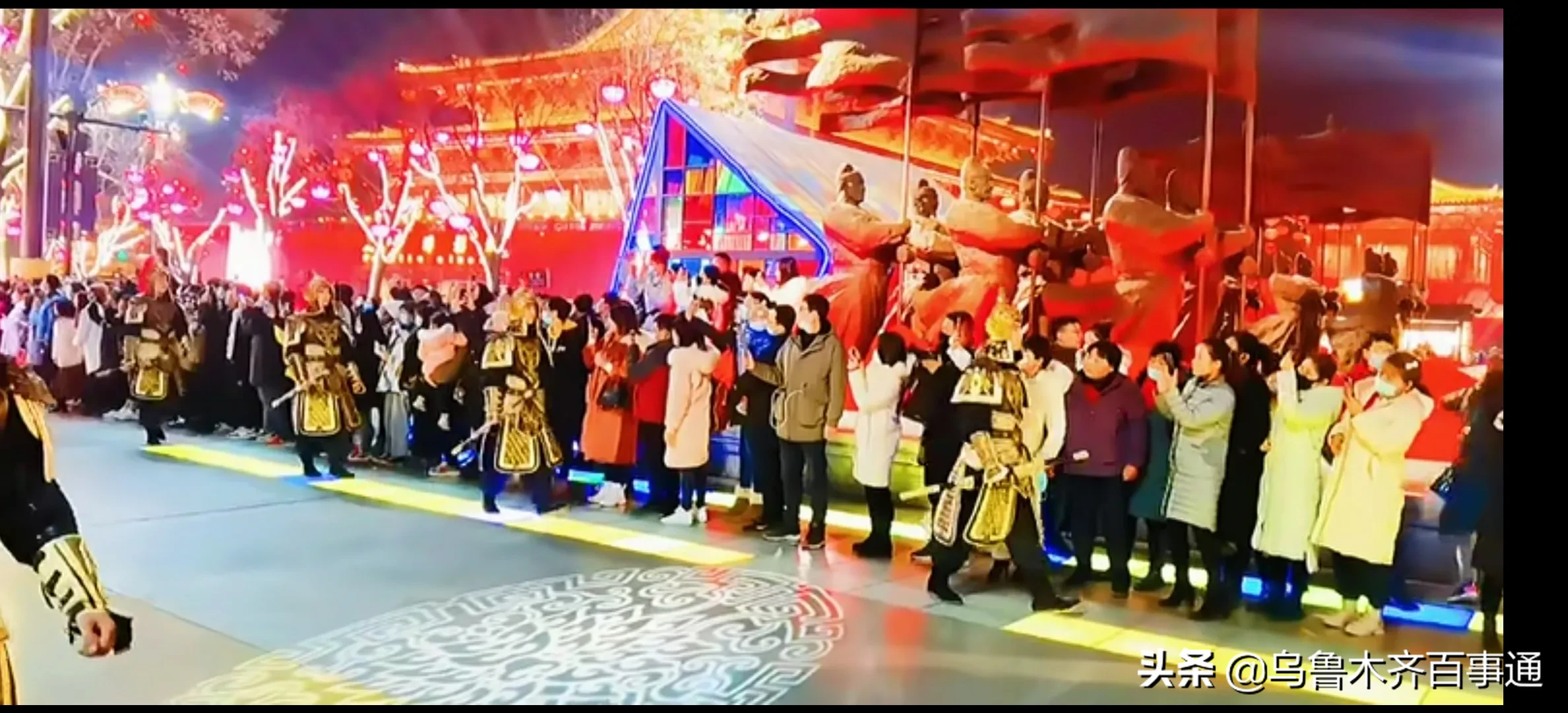 人流|大唐不夜城人流过大演出全部取消 不夜城启动了单向循环