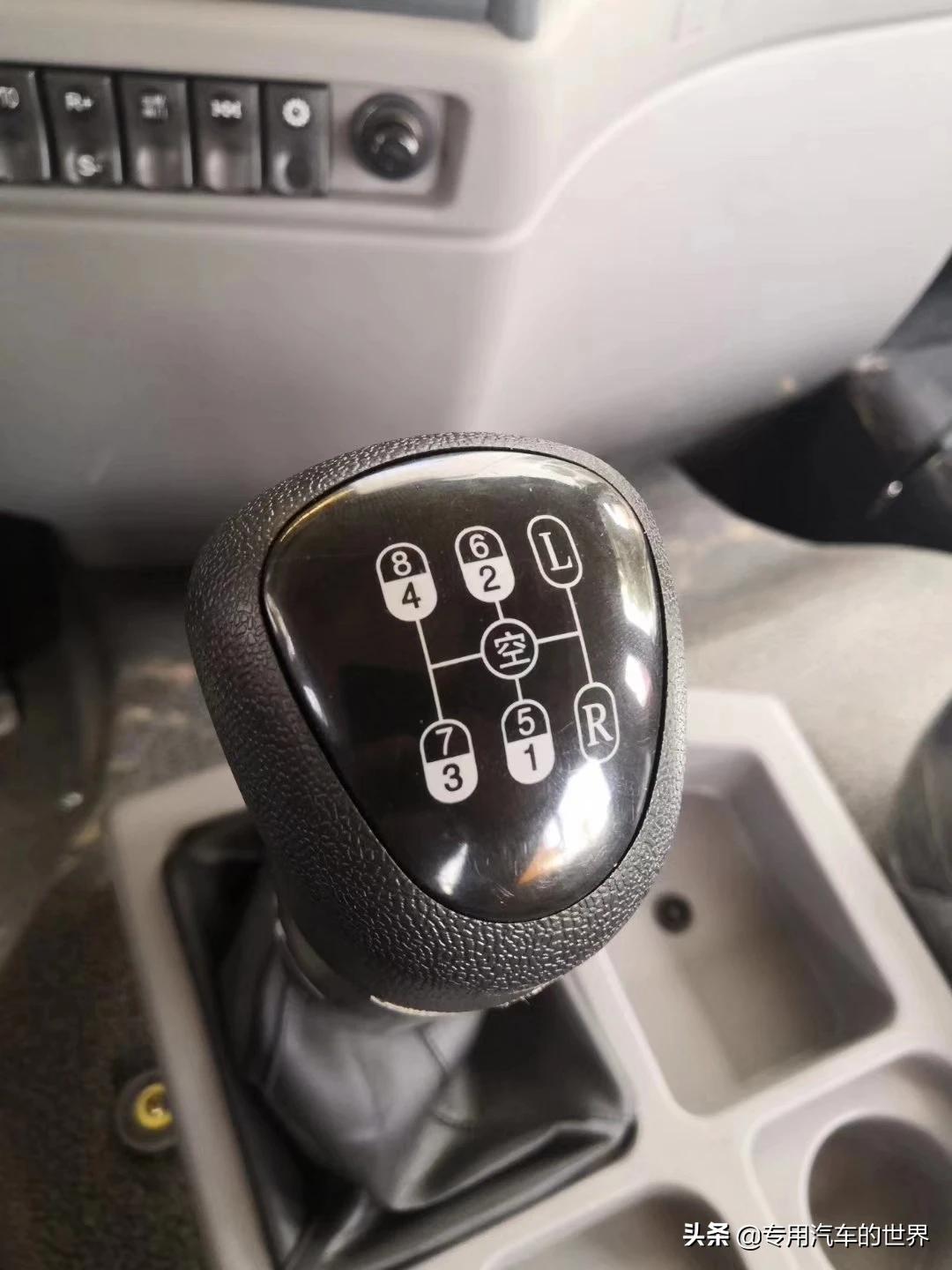 我要上头条随车吊东风御龙后八轮玉柴240马力法士特9档变速箱带高低档