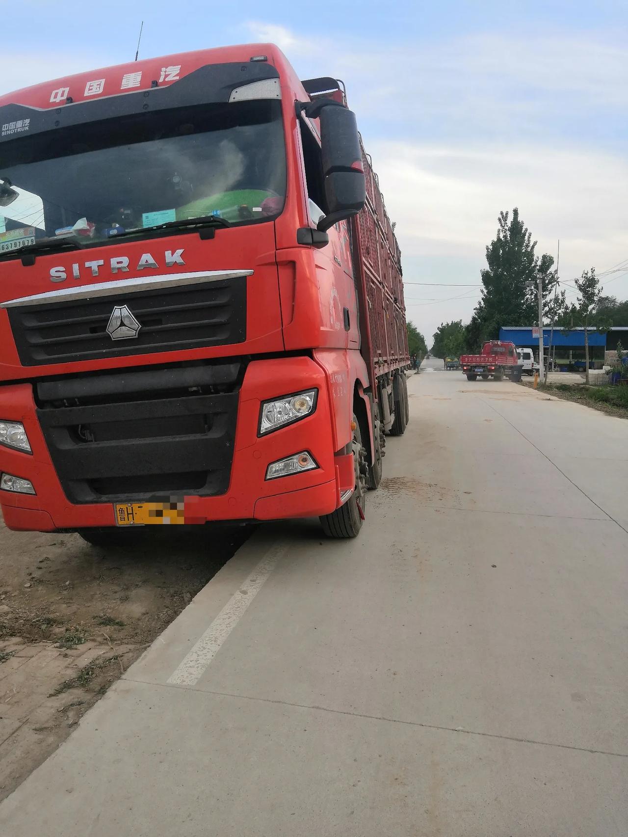 花45万办齐上路的9米6重汽汕德卡480马力自动挡采埃孚16档配有液缓从