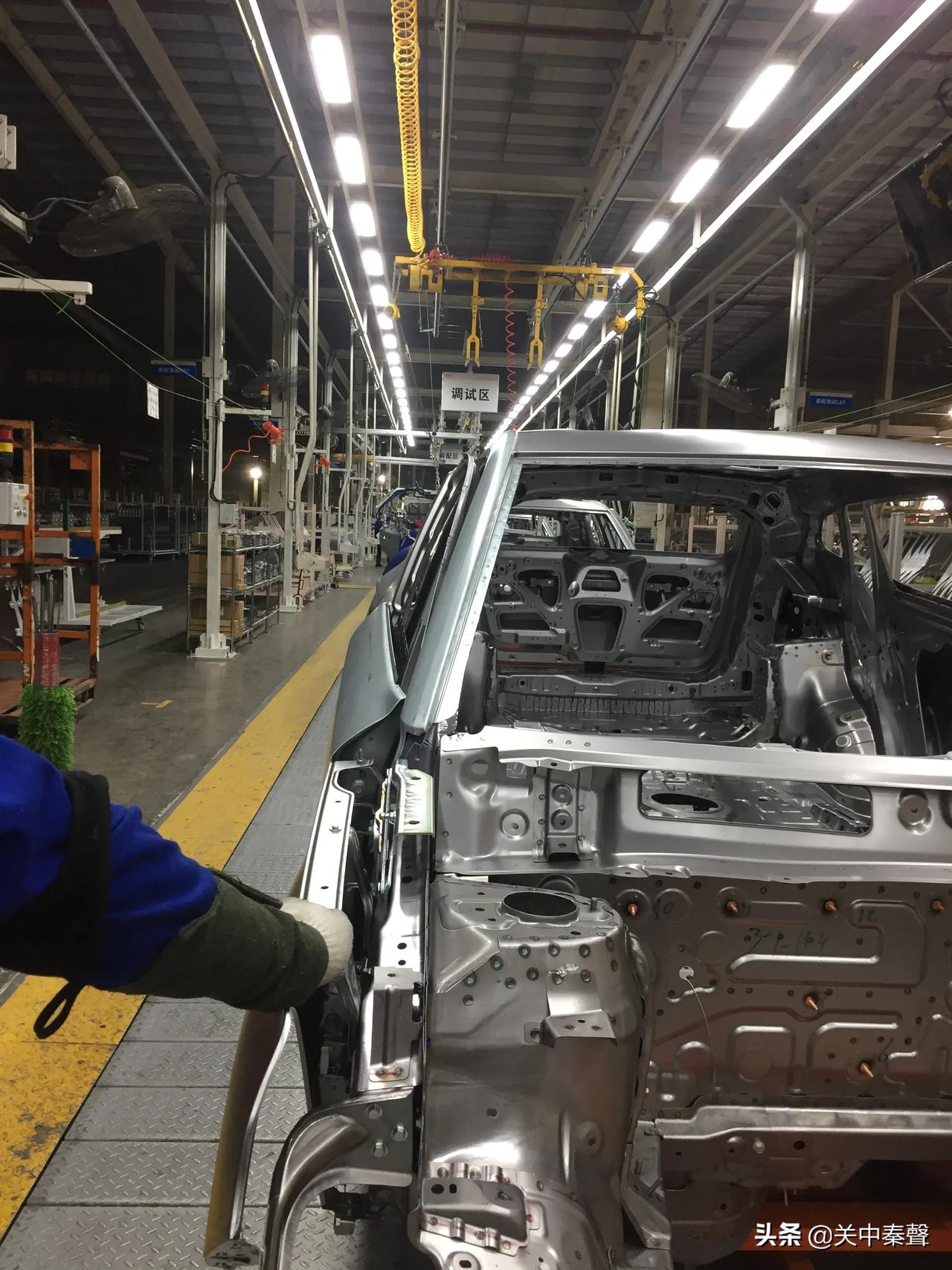 比亚迪焊装车间比亚迪宋豪华旗舰车型装配局部调试链接线