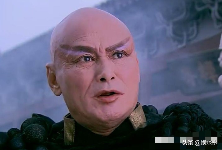 恤筹|刘家辉被曝靠粉丝卖T恤筹住院费 吴京前女友帮其回应