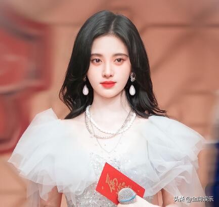成员|鞠婧祎给SNH48成员发红包 新的一年也要平安顺遂万事胜意