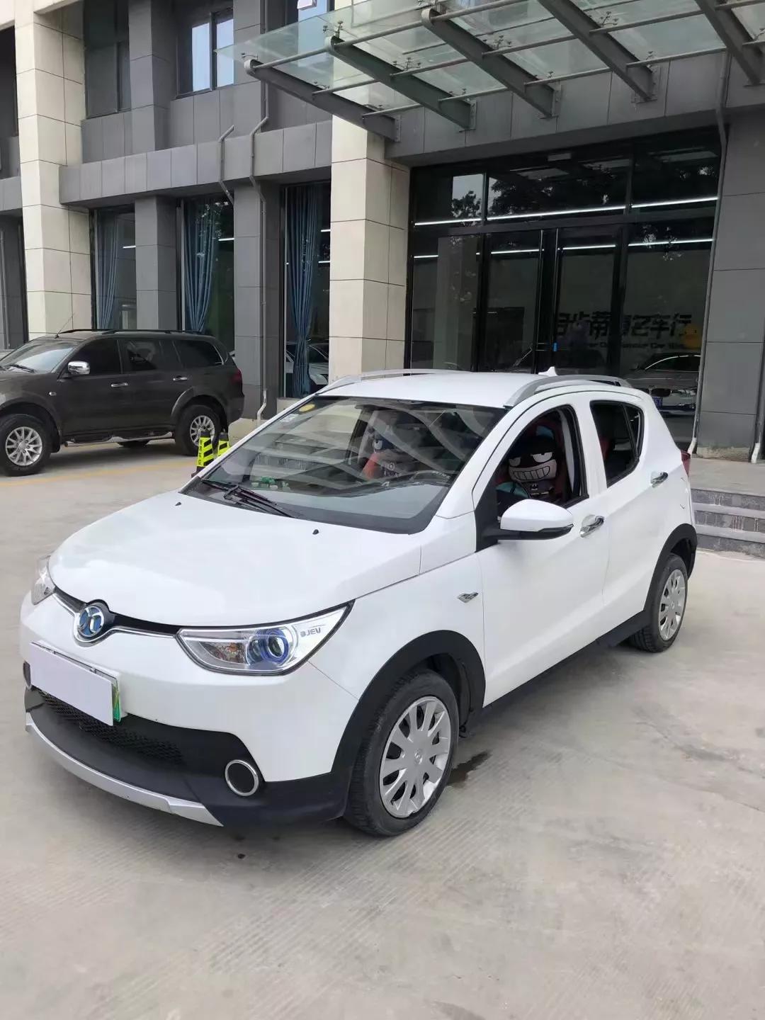 北汽新能源ec18018年上牌自动代步神器中控大屏gps导航系统白色漂亮