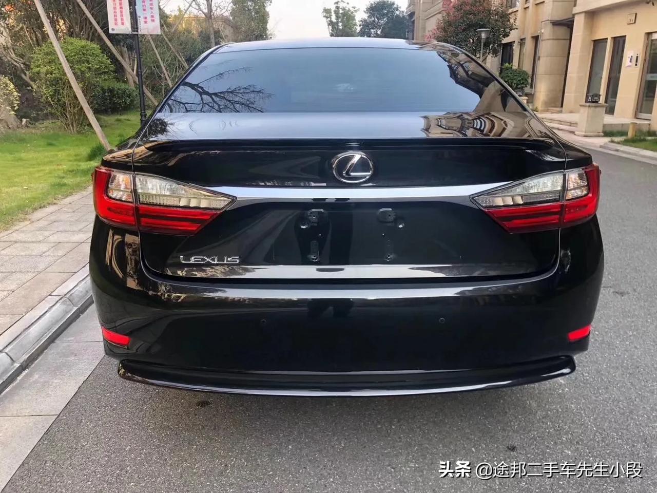 16年7月份日本原装进口,16年9月份上牌的雷克萨斯es20