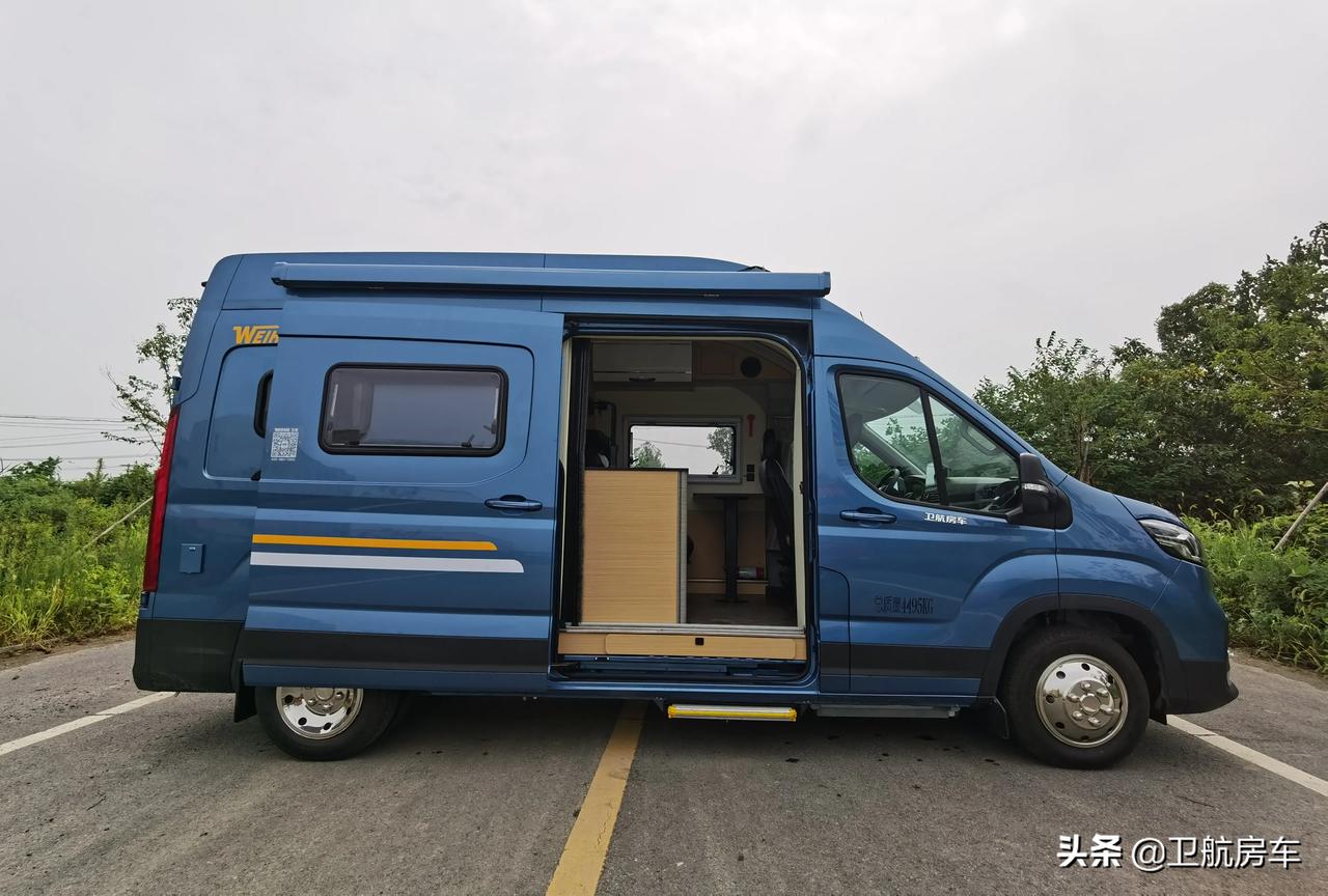 车型推荐:卫航v590蓝色纵置上下床款,大通v90底盘,6速