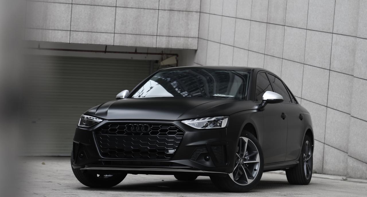 奥迪a4l电光金属黑半黑化处理