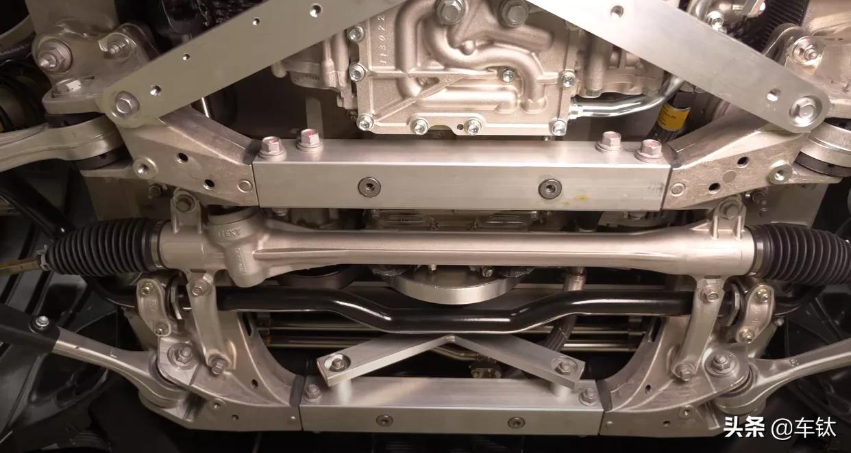 全铝副车架,可调减震,碳陶刹车.