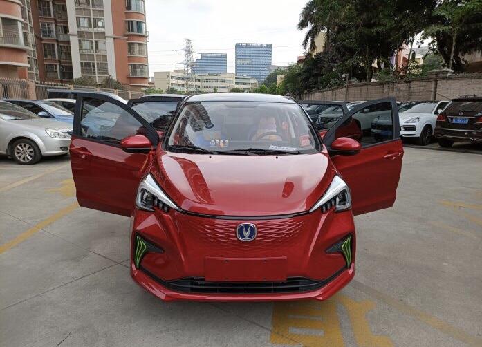 看了贴黑顶的图片,决定提红色啦_奔奔e-star车友圈_懂车帝