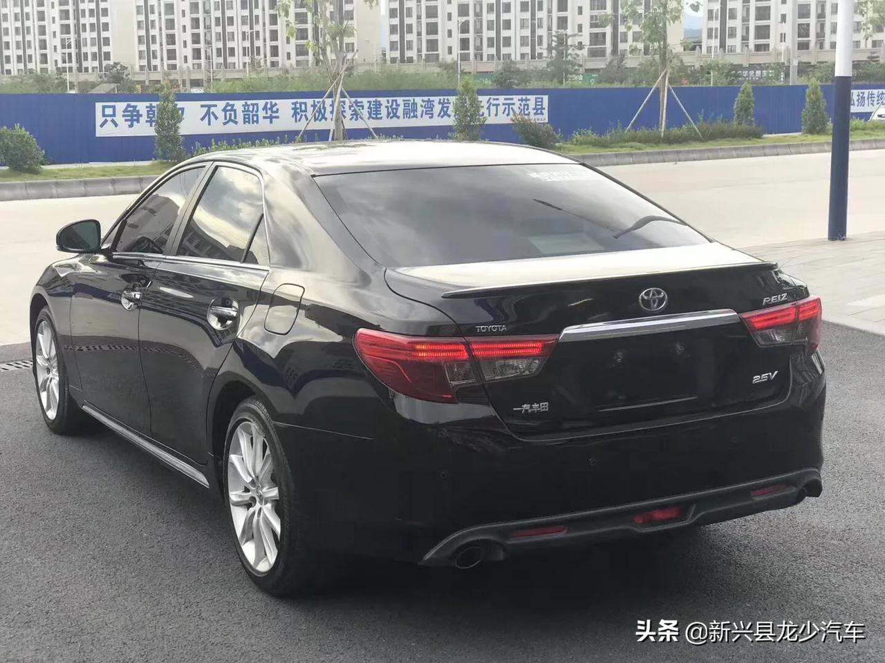 新到2014年8月上牌丰田顶配锐志尊锐版25v6后轮驱动原厂真皮双电动