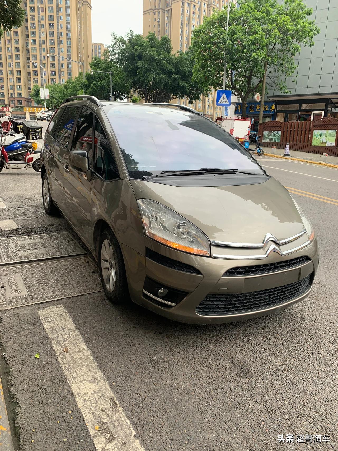 进口雪铁龙c4毕加索,它是一台集操控又特别舒适的7座mpv