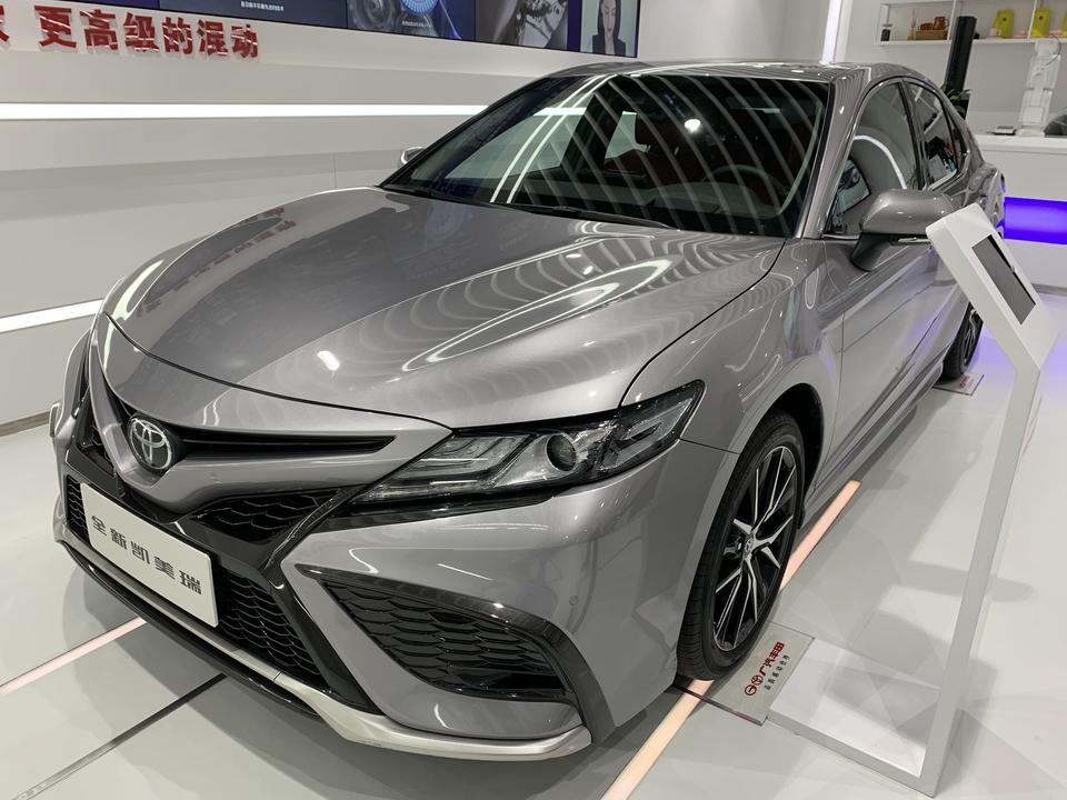 5s凯美瑞锋尚版钛辉银展览车,还是2