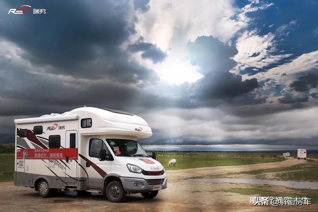 10月24-27日,瑞弗成都国际房车展成都棕榈世界房车露营