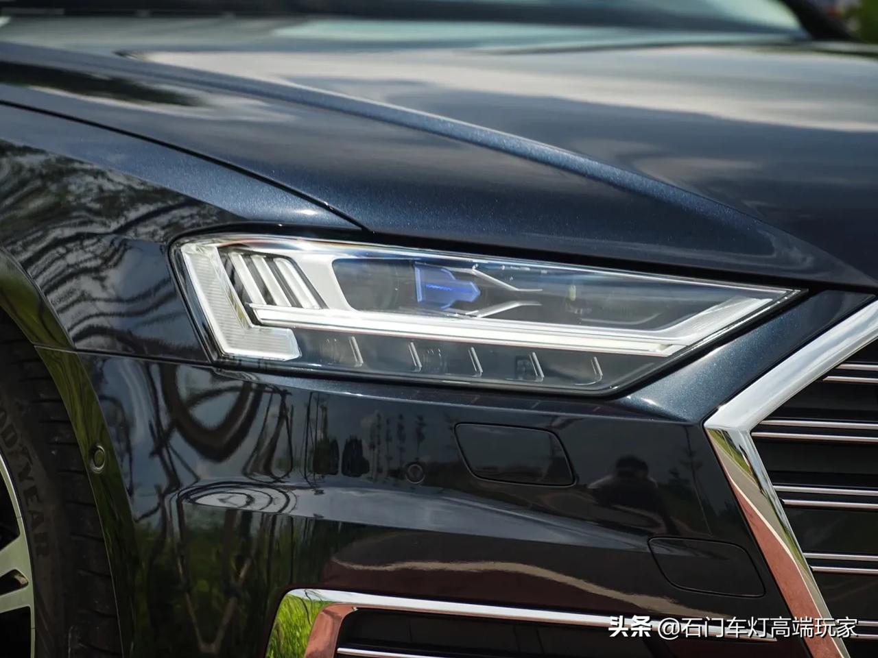 奥迪a8l汽车头灯的分类:精英版/尊享版:全led式头灯豪
