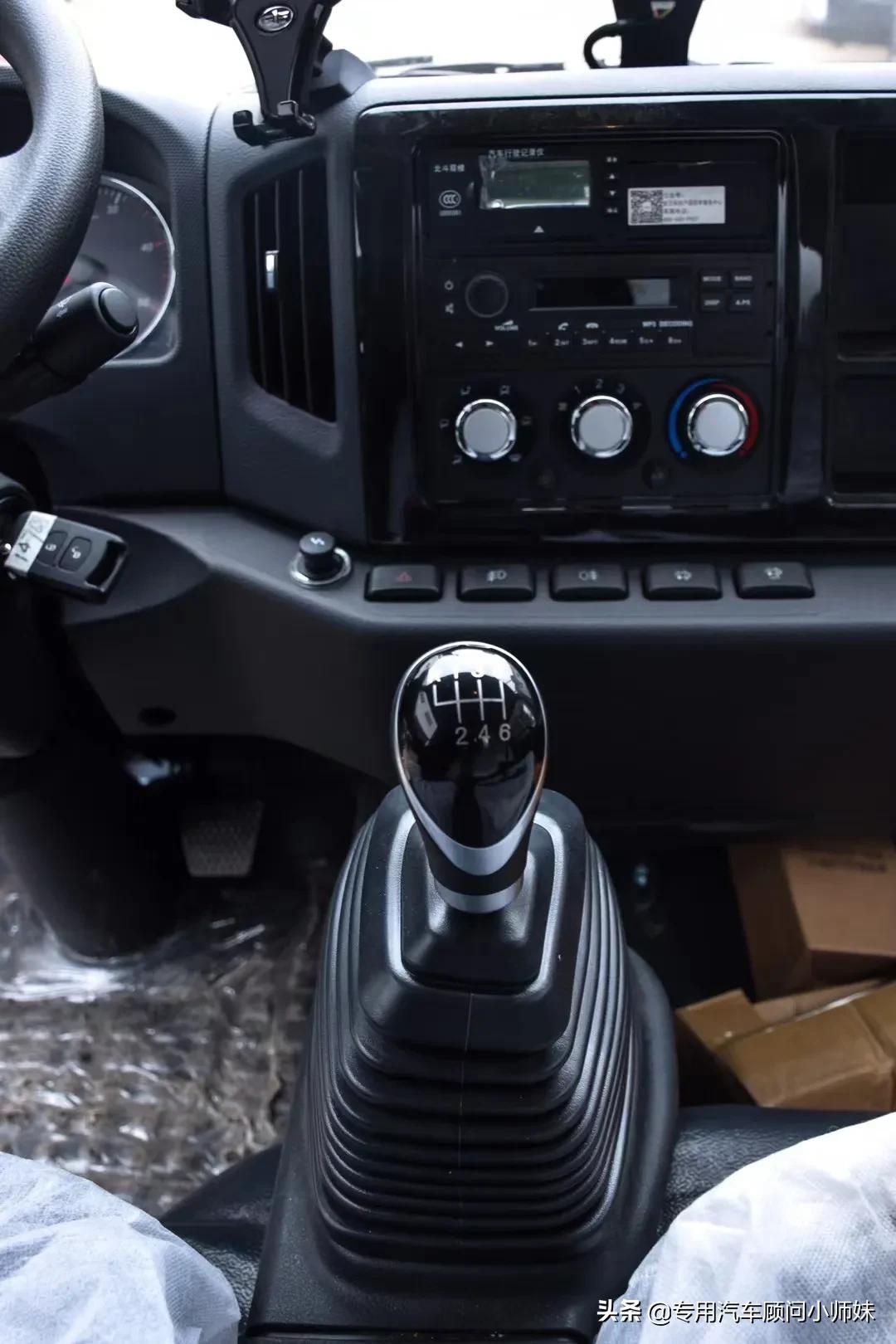 车,宽体驾驶室舒适大气,潍柴130马力发动机,蓝牌唯一高配6档变速箱,1