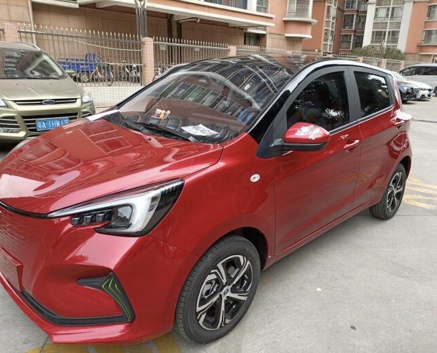 看了贴黑顶的图片,决定提红色啦_奔奔e-star车友圈_懂车帝