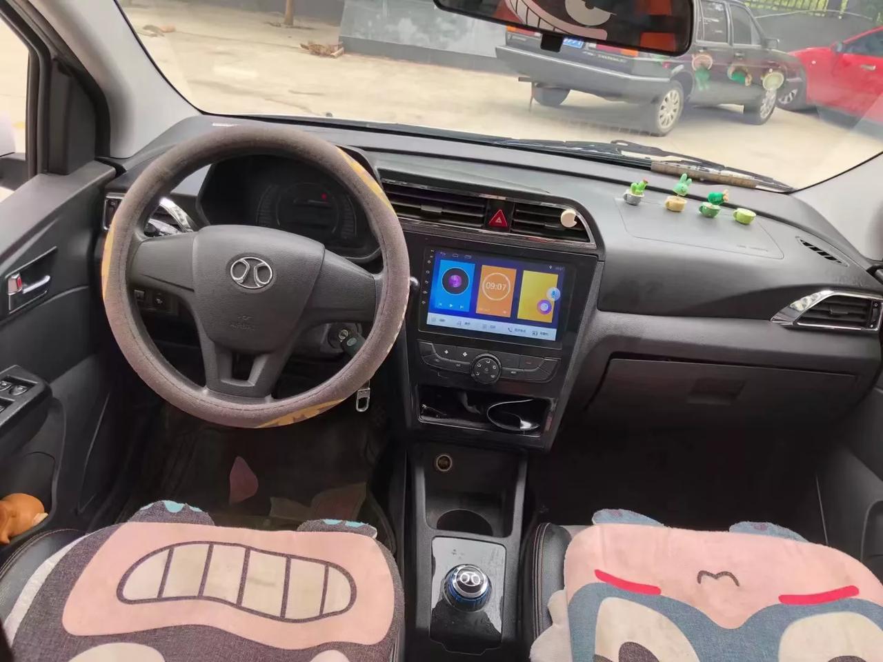 北汽新能源ec18018年上牌自动代步神器中控大屏gps导航系统白色漂亮