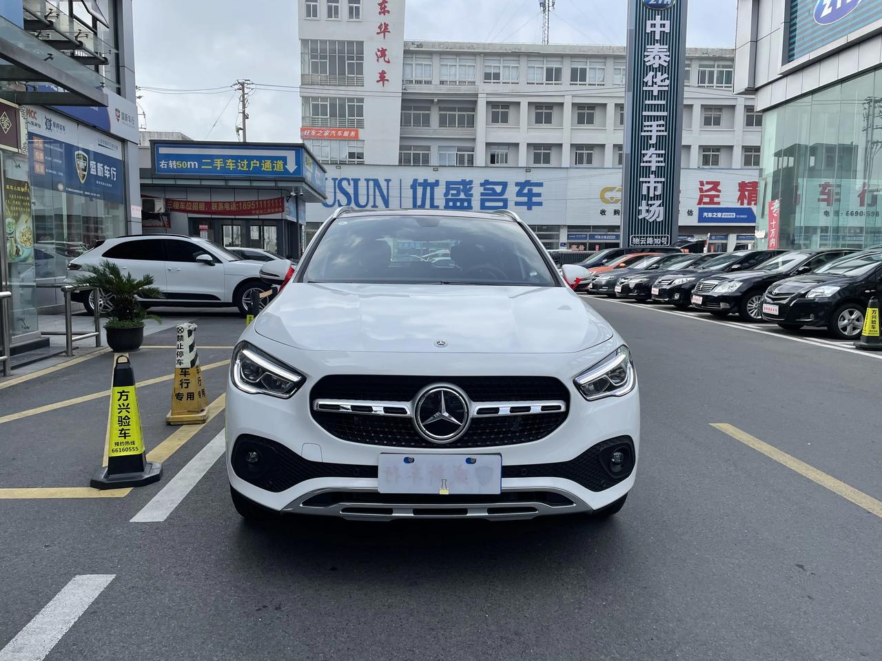 奔驰gla200国六2021年8月21日上牌2000公里本地一手户原版原漆