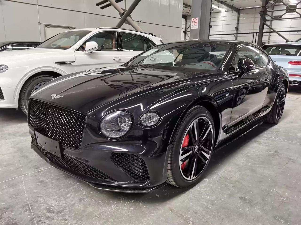 宾利欧陆 gt v8 外观:宝石黑内饰:热刺红-黑鲸选配