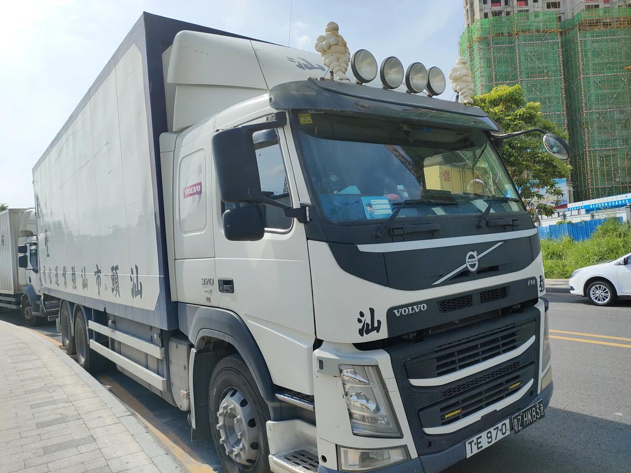 右舵沃尔沃绝对原装货香港的货车,粤港互通两副牌子_懂车帝