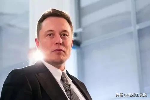 不是是何时PPT成为了上班族标配，也许为梦想窒息的某老板才是将其推送到前无古