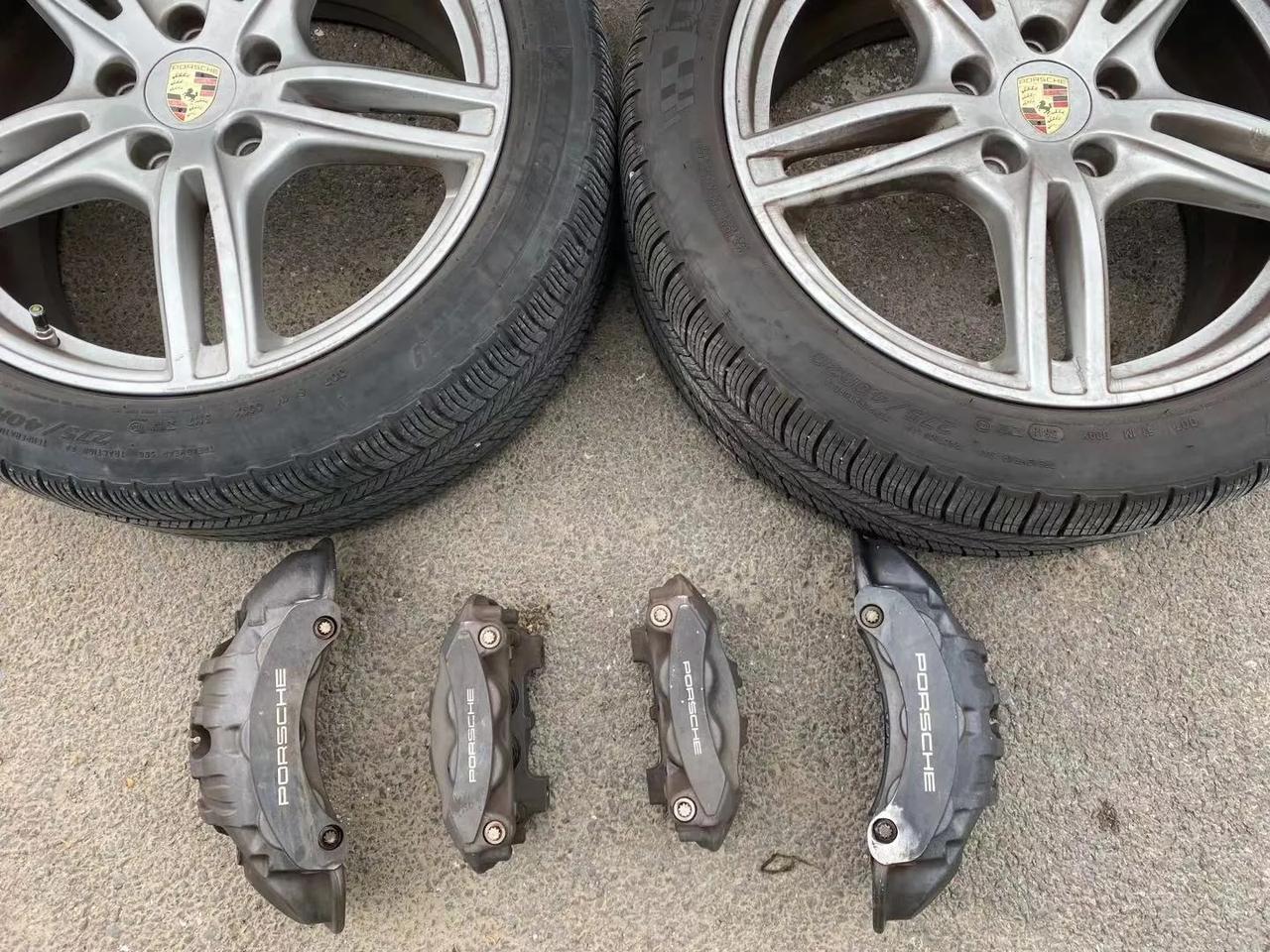 保时捷帕拉梅拉制动卡钳改色保持原厂卡钳原厂片本来应该是黄色卡钳