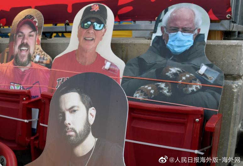 现场|美国超级碗现场坐3万个纸片人 每个收100美元还有动物头像
