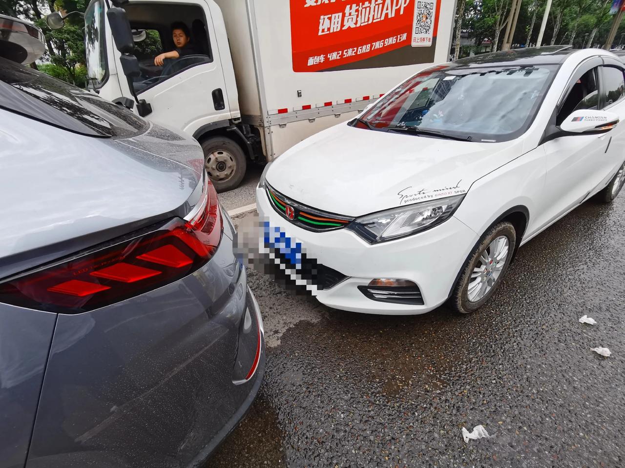 比亚迪宋plusdmi提车第三天办牌照路上被追尾