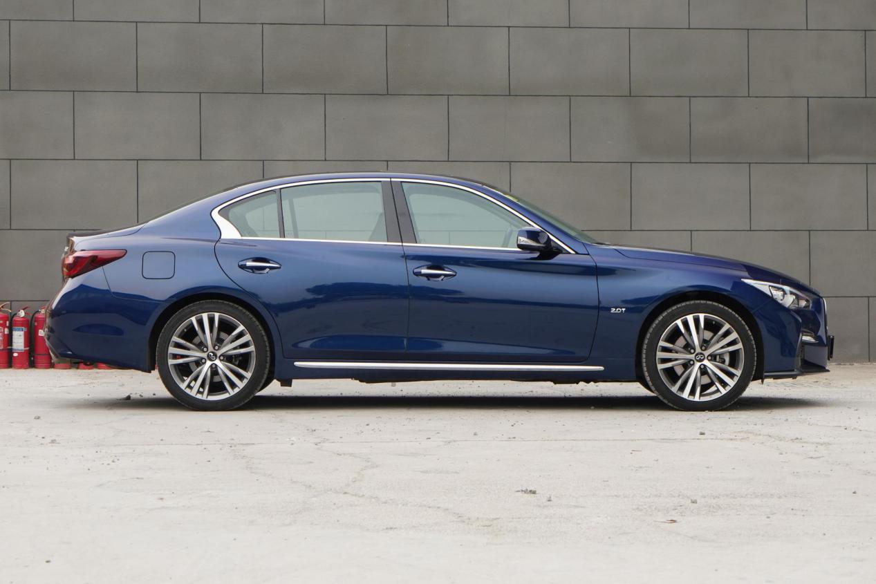 2021款英菲尼迪q50l上市,标配2.0t 7at,售26