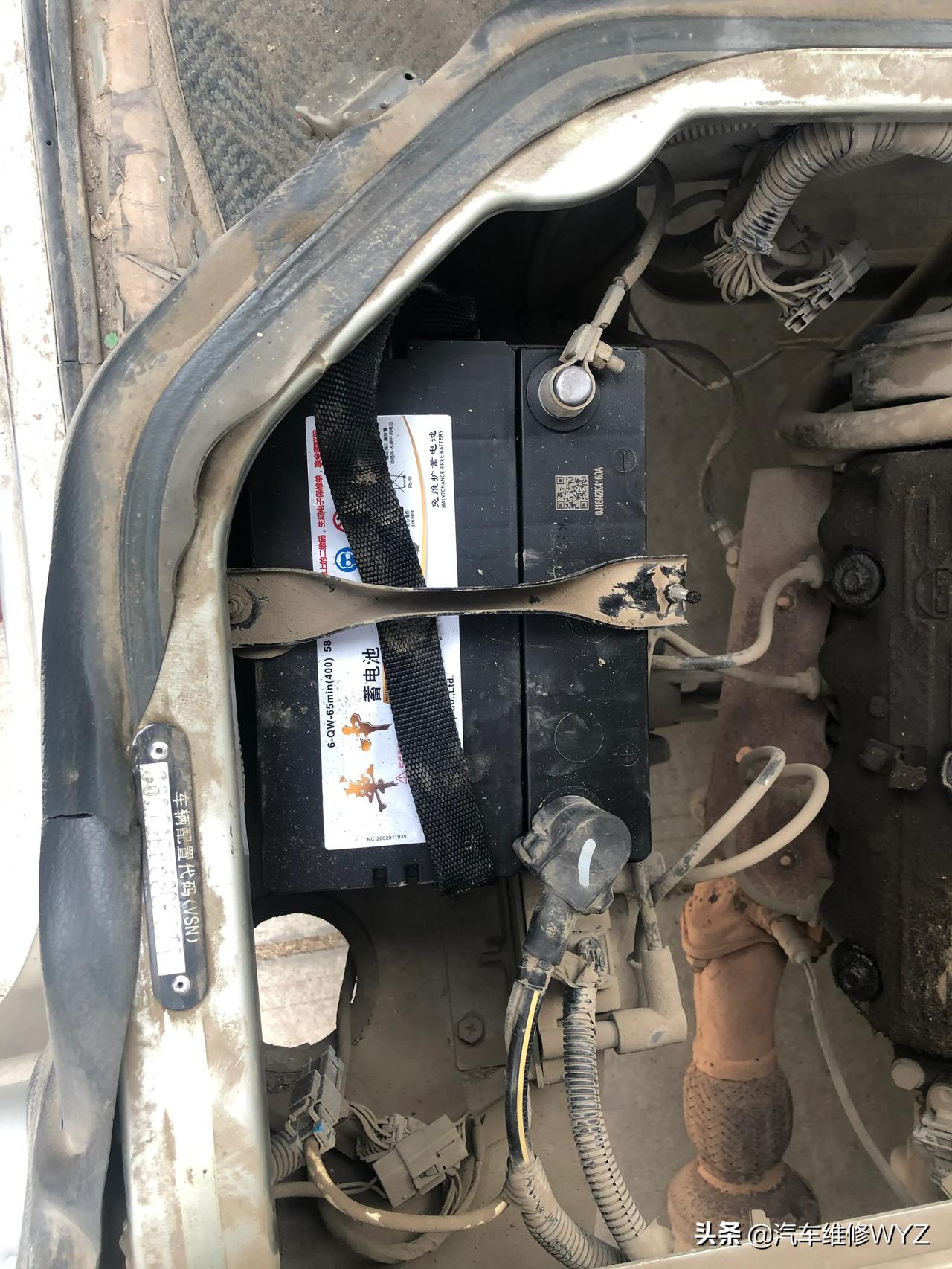 五菱面包车的电瓶竟然被偷了!今天早上过来个司机,说自己的车的