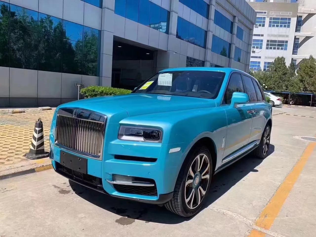 劳斯莱斯库里南绿松石蓝绿松石蓝极地白配置四座天窗按摩座椅定制钥匙