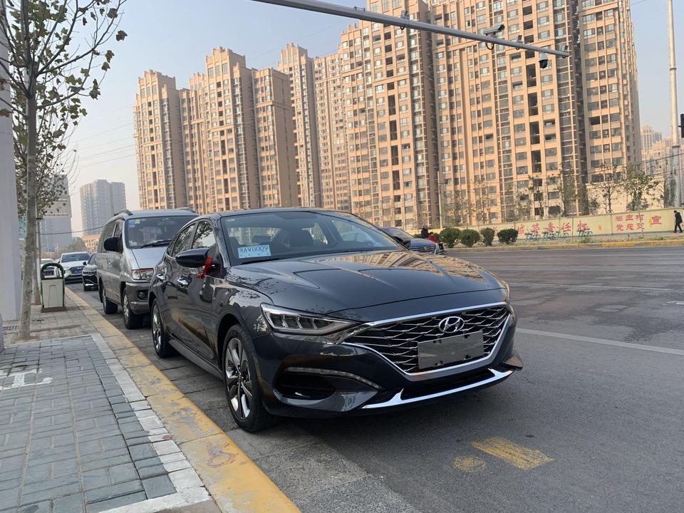 刚入手的菲斯塔太空灰,请问贴一个黑色车顶加一对银耳后视镜效果