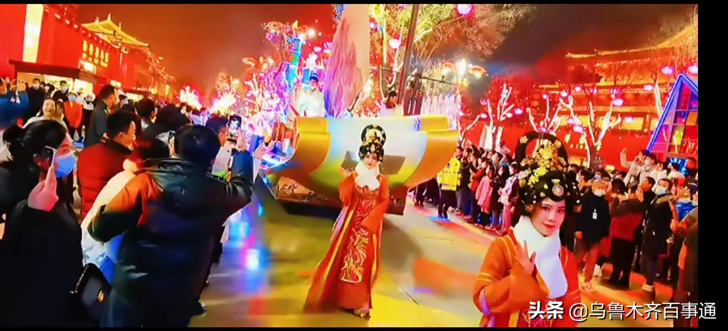 人流|大唐不夜城人流过大演出全部取消 不夜城启动了单向循环