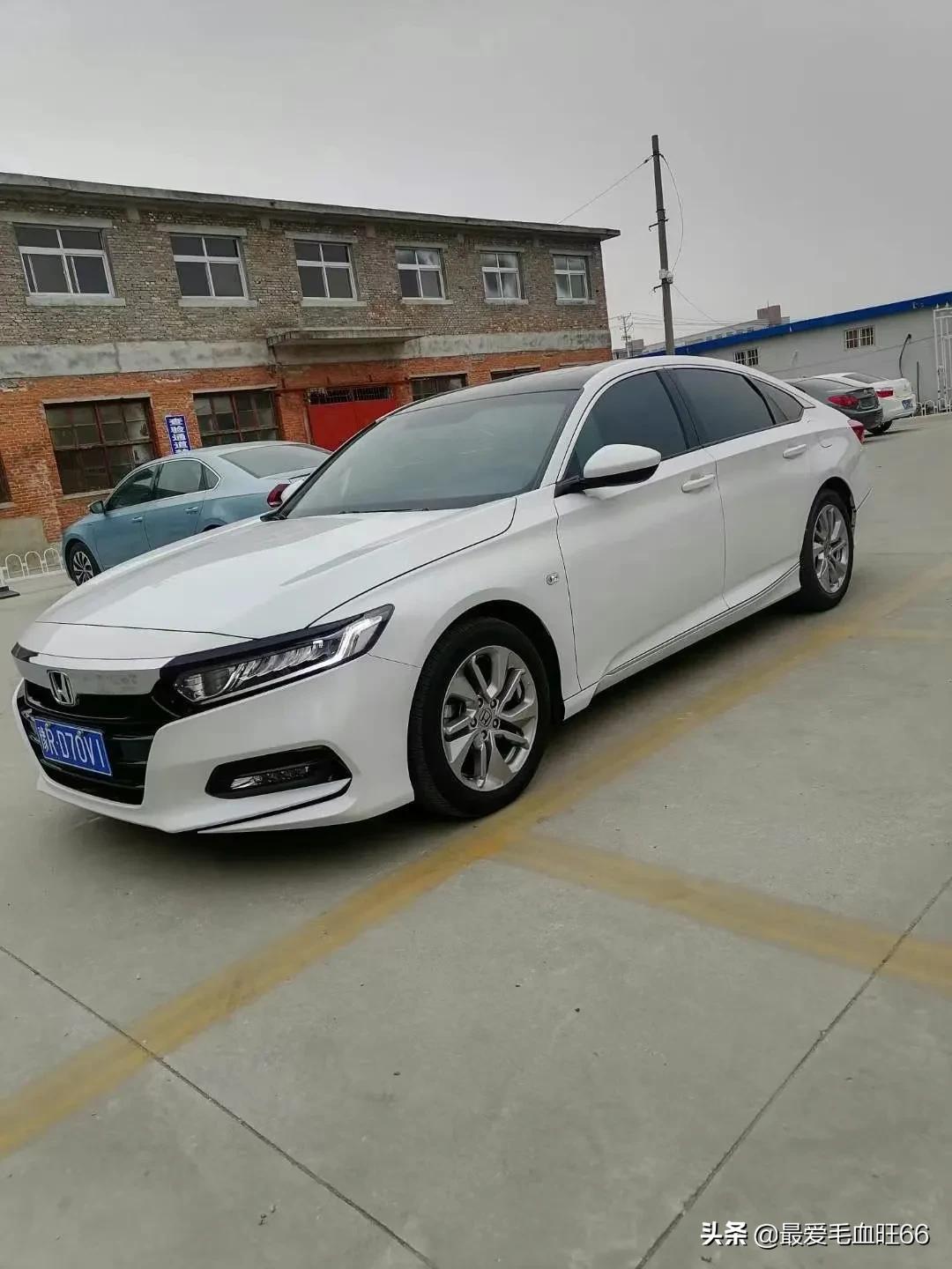 靓仔上架19年2月十代雅阁实表两万多公里珍珠白黑内审车保险遥远双