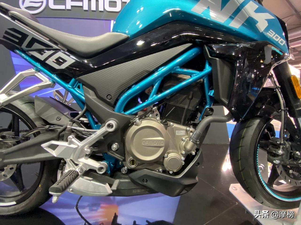 春风cf300nk升级版亮相配备滑动离合tft仪表电子油门2019米兰国际车展