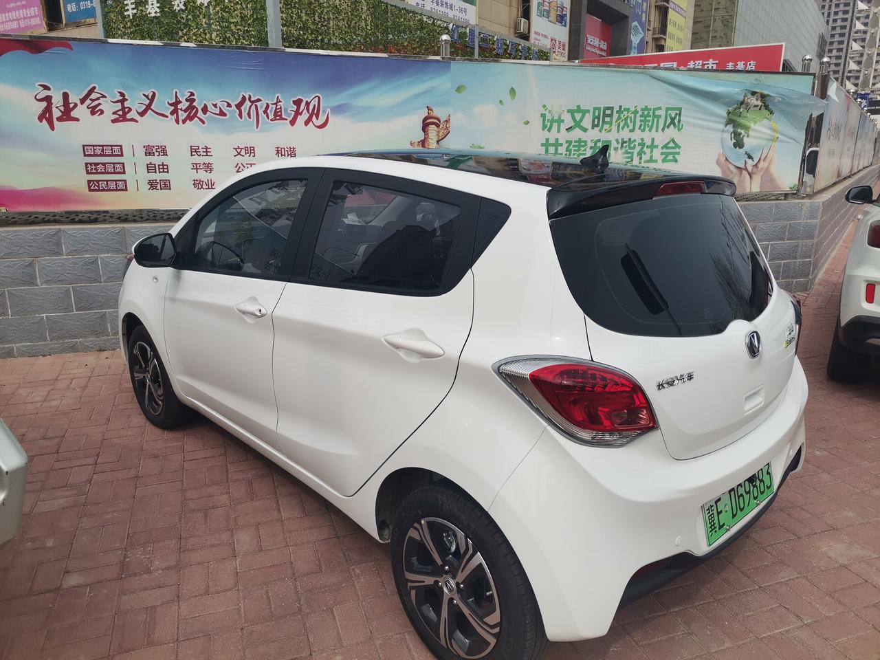 尾翼换个颜色好看点ko知足常乐奔奔e-star车主心动版阳光3698悬浮车顶