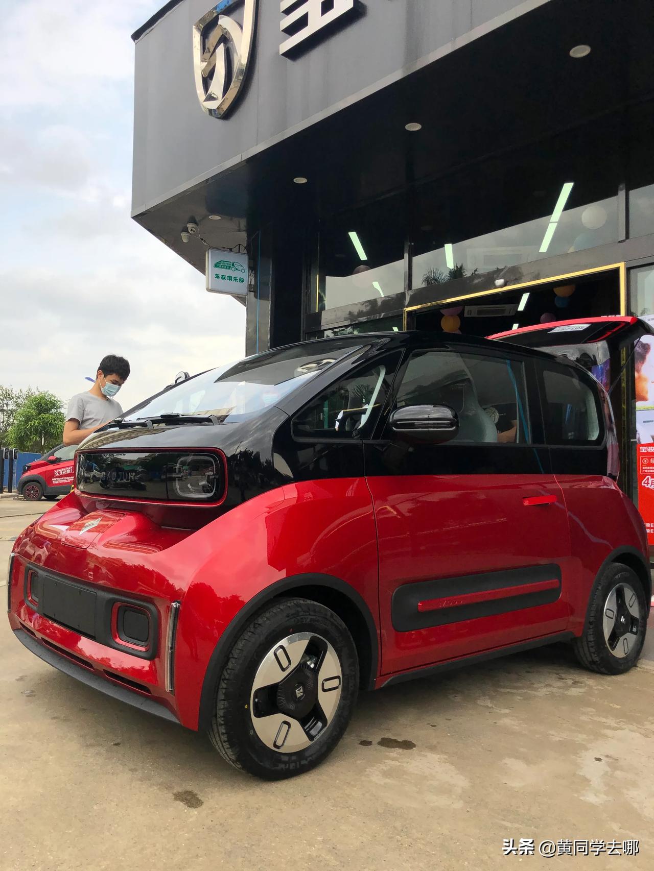 宝骏e300四座版南宁抢先体验,这么小的身材预了4座,厂家定