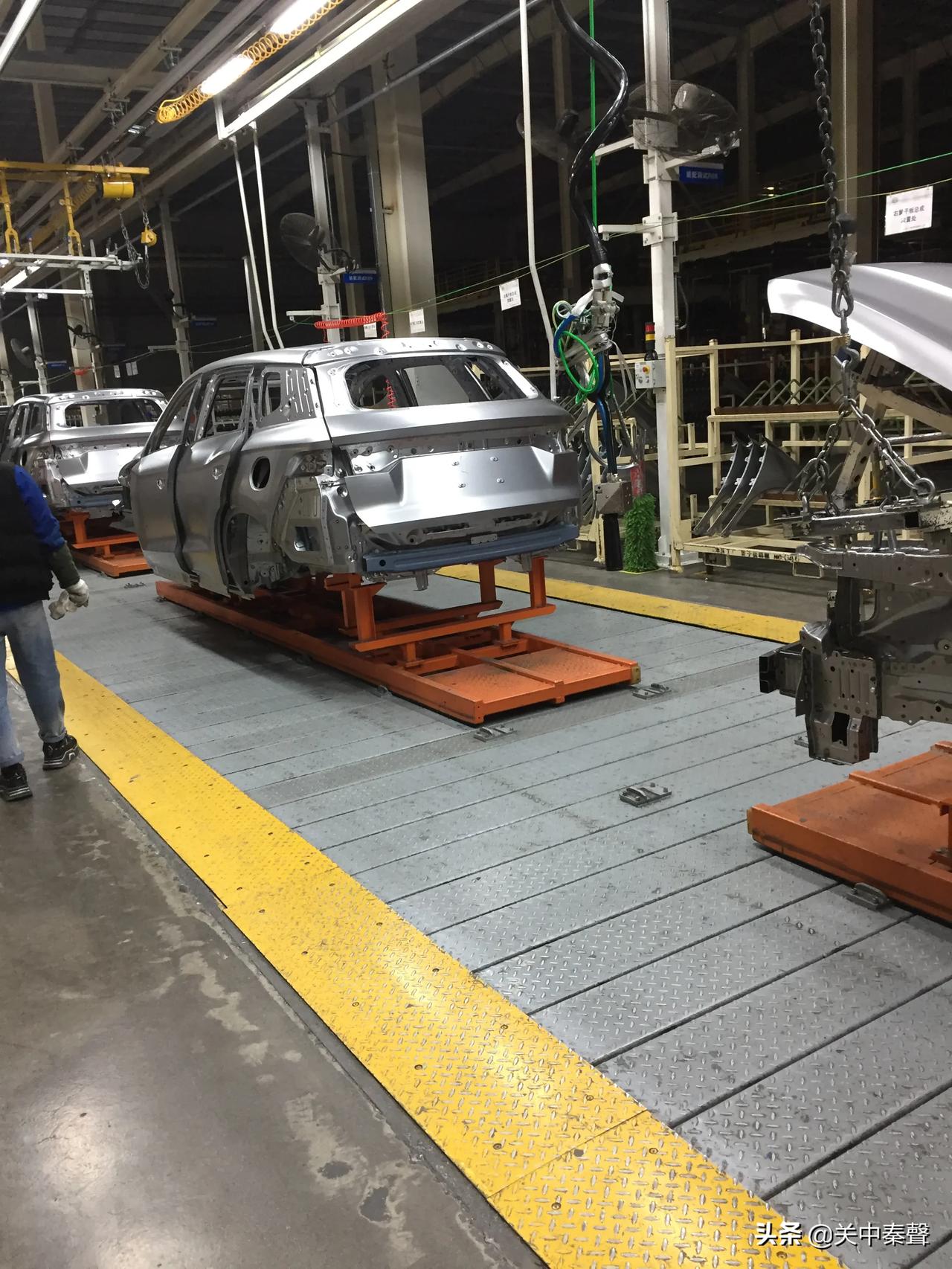 比亚迪焊装车间比亚迪宋豪华旗舰车型装配局部调试链接线