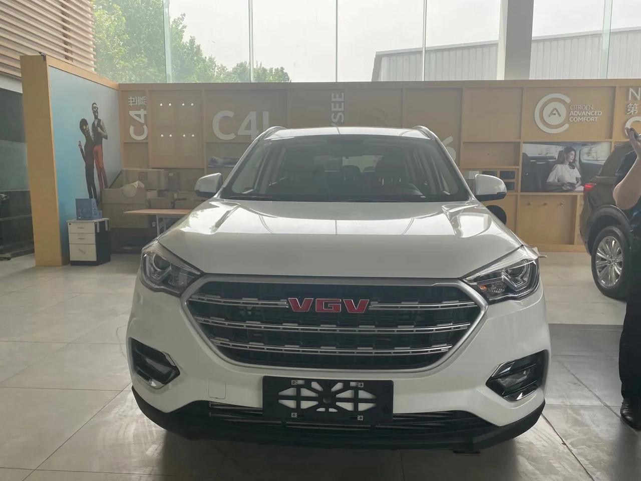 新到中国重汽u70 1.5t豪华大天窗版全景天窗 定速巡航