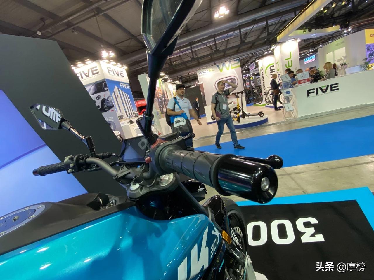 春风cf300nk升级版亮相配备滑动离合tft仪表电子油门2019米兰国际车展