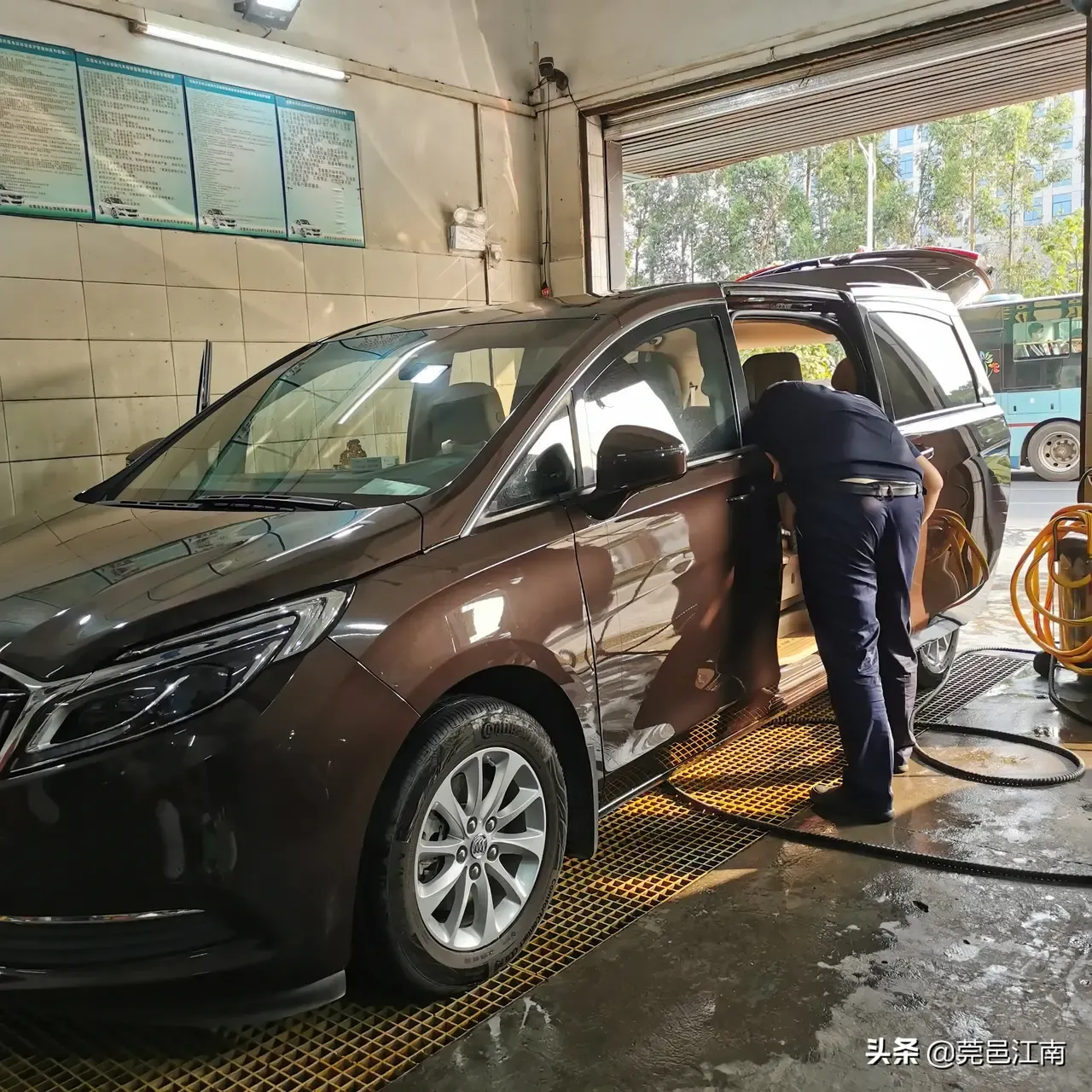 商务车跑旅游赚不赚钱