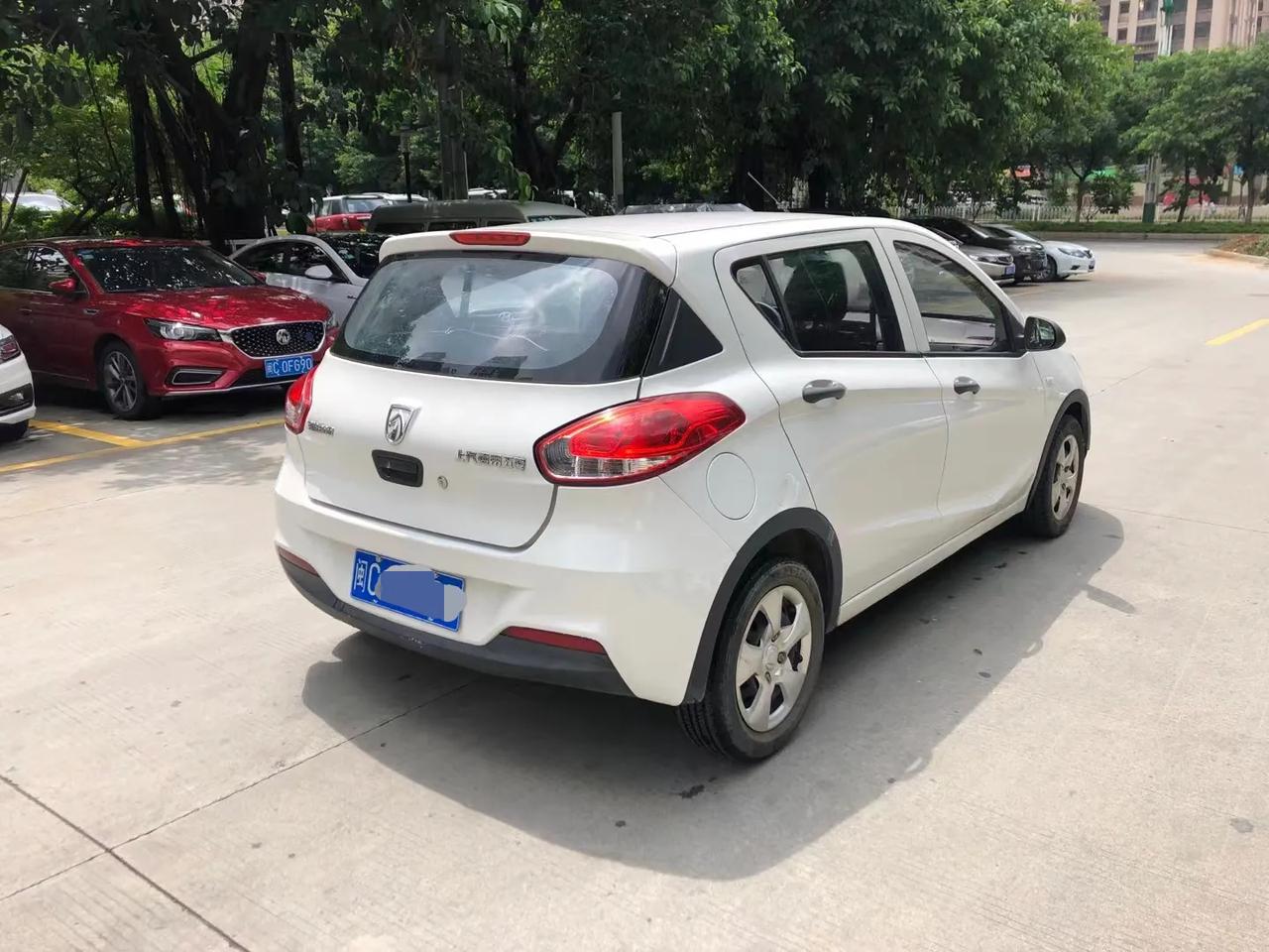 现在小型车是越来越难卖了,特别是手动挡,比如奥拓,qq,宝骏