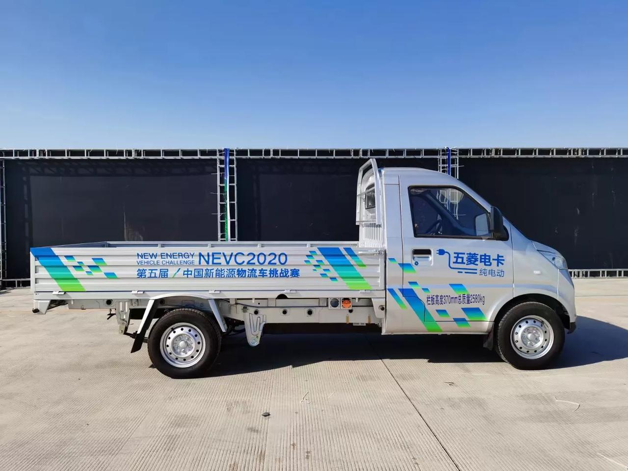 容量大,个头高;  作为新能源推荐目录的纯电动物流车,满足政府补贴