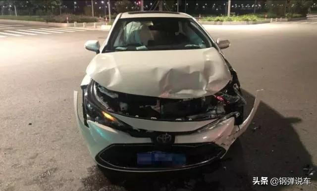 全新换代雷凌首次严重碰撞,看到结果后 从现场图片可以看到,这
