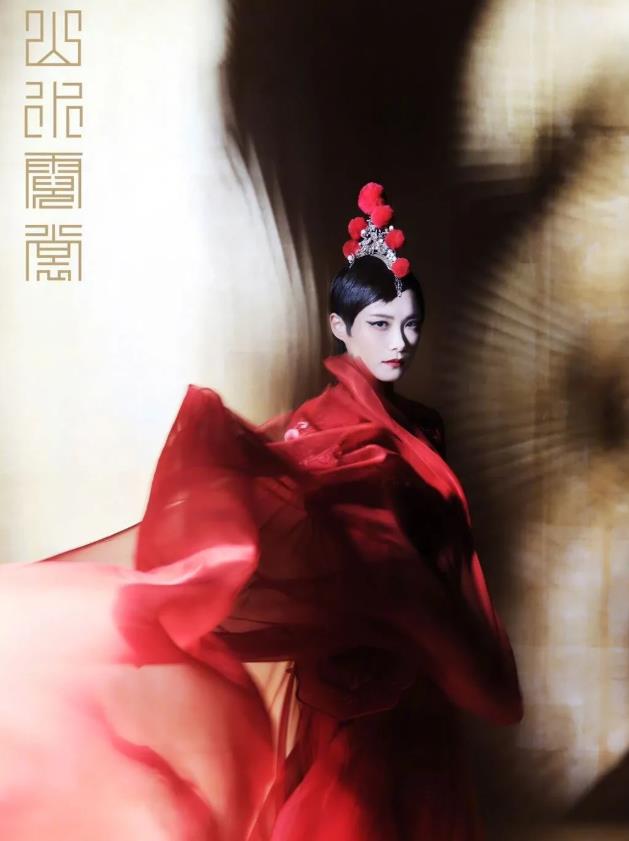 一键|李宇春春晚一键变装18套华服 期待后续节目组的揭秘