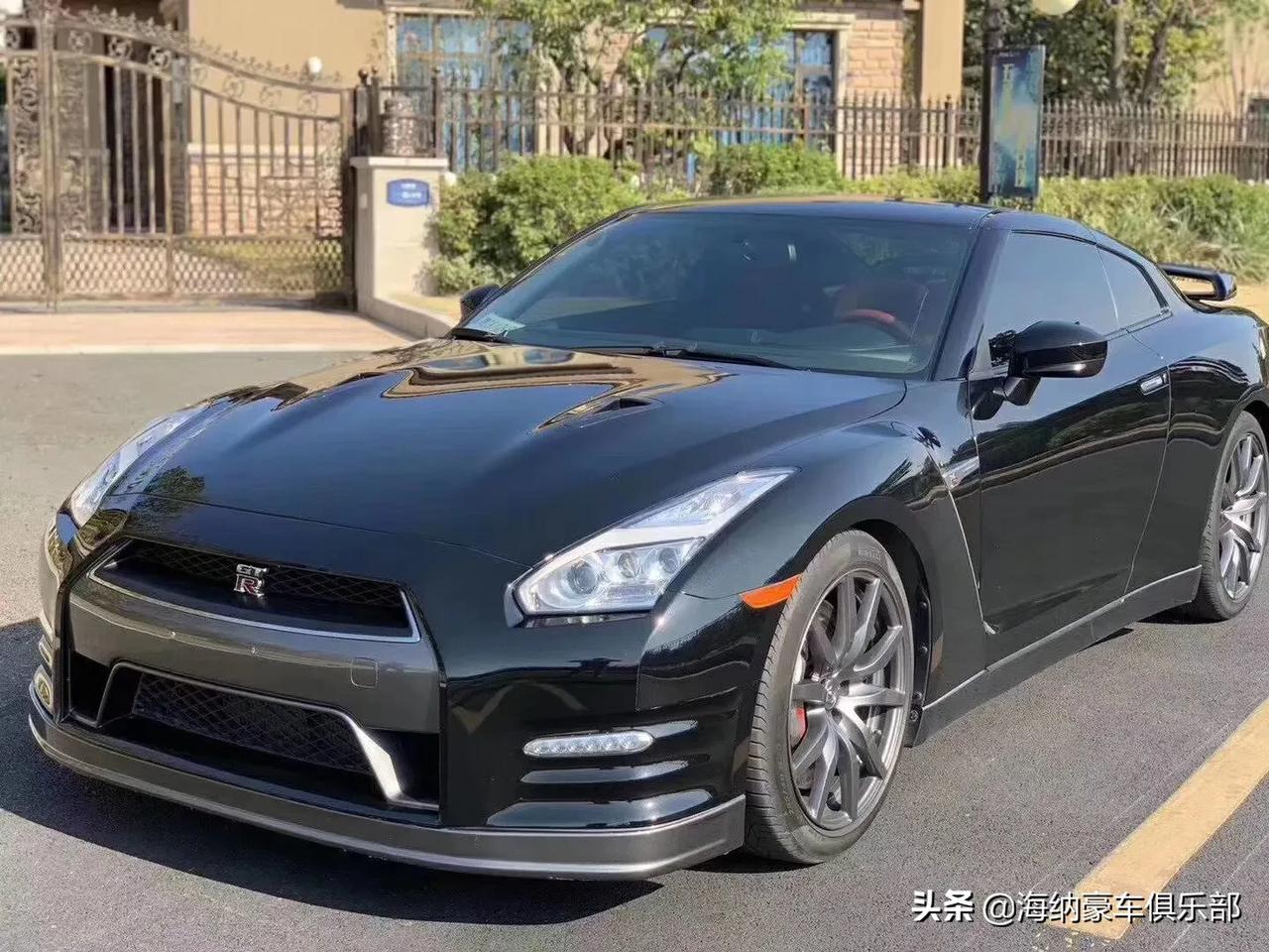 40几w 纯16出厂加版日产gtr 黑色骚红内 3.8t祖传