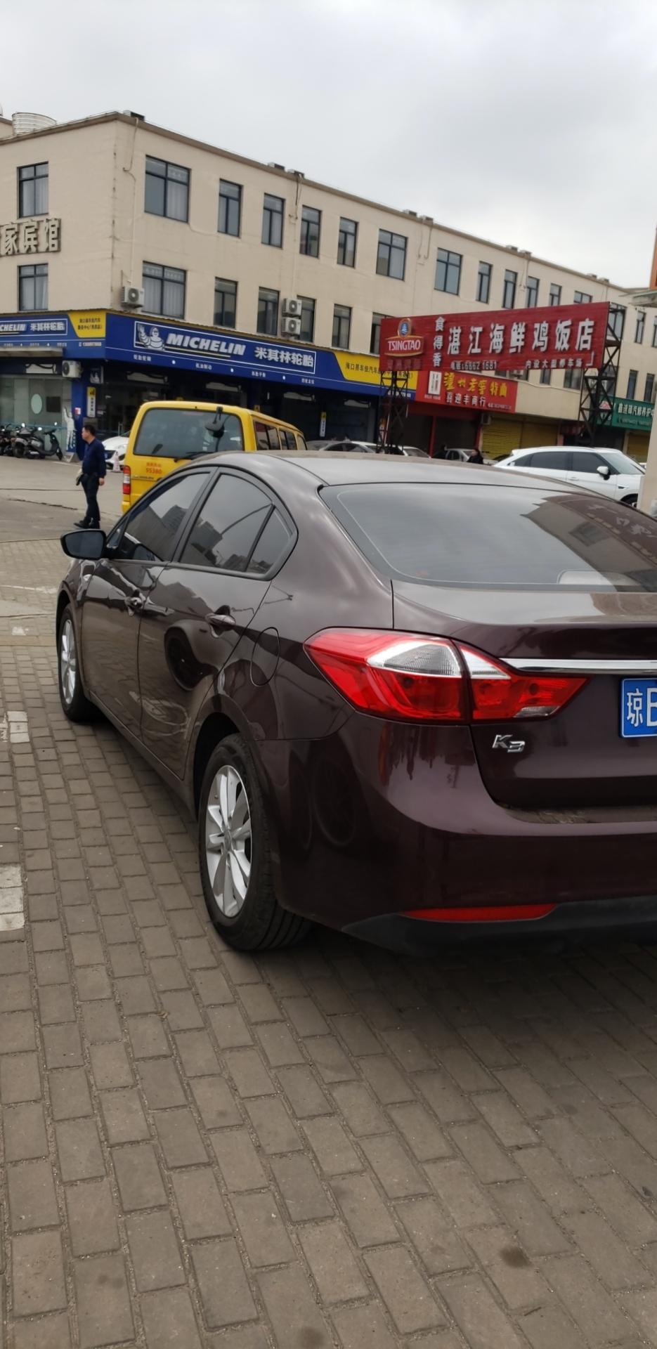 朋友们17年起亚k3无事故无泡水车内饰完好公里数6273开价73w请问价格