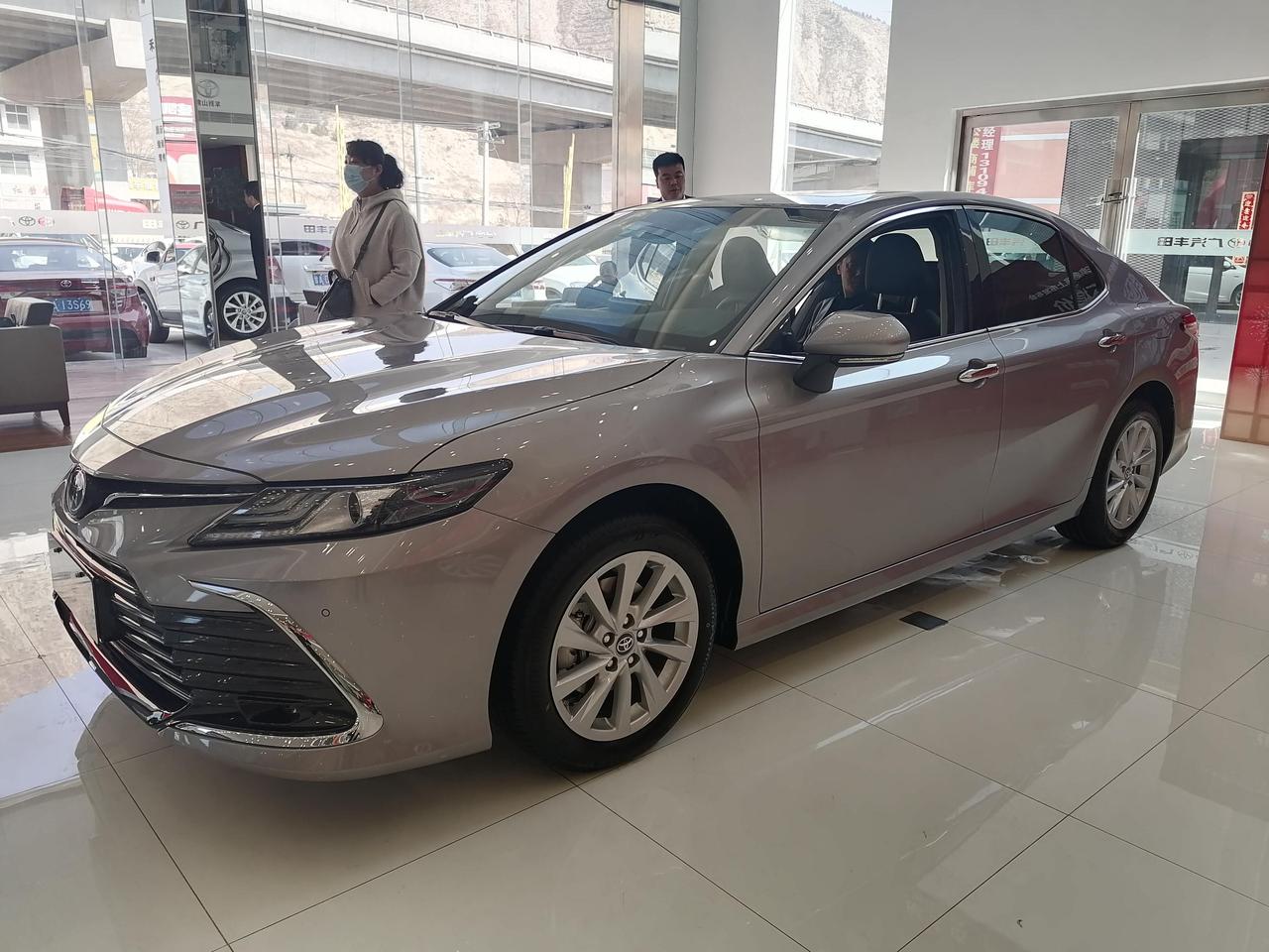 新款凯美瑞钛灰银到底有多少人喜欢