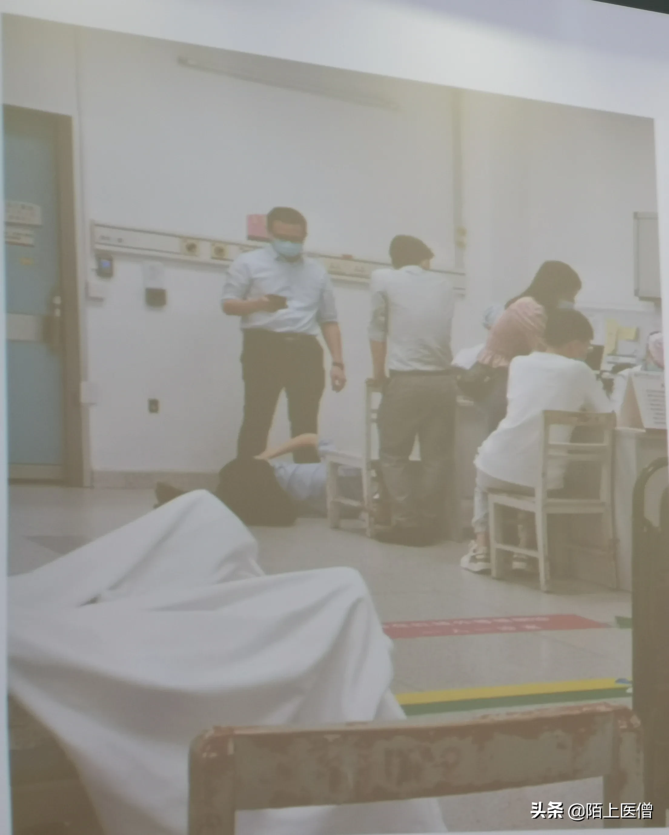 今天参加一个学术会议，其中PPT的一张照片引起我的感触